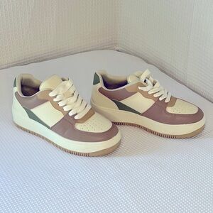 Call it Spring, sneakers size 5.5, women’s